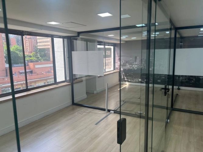 Oficina en arriendo en Milla De Oro, Medellín, 110 m² · foto 7 de 20