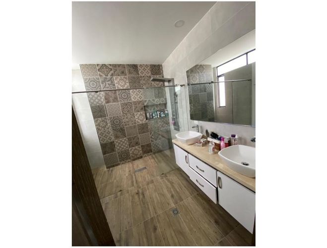 Casa de 5 alcobas en venta en Alfaguara, Jamundí, 360 m² · foto 2 de 13