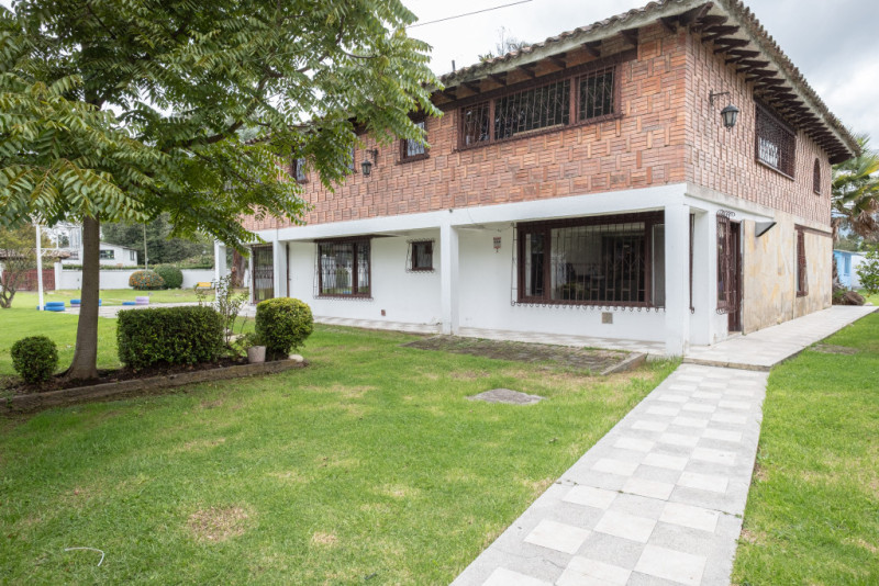 Casa en venta en Guaymaral, Bogotá · foto 2 de 24