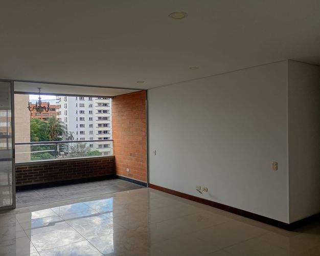 Apartamento de 3 alcobas en arriendo en Santa María De Los Ángeles, Medellín, 147 m² · foto 2 de 19
