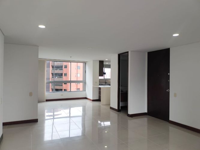 Apartamento de 3 alcobas en arriendo en Santa María De Los Ángeles, Medellín, 147 m² · foto 4 de 19