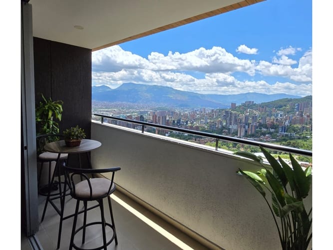 Apartamento en venta en Los Naranjos, Medellín · foto 3 de 17