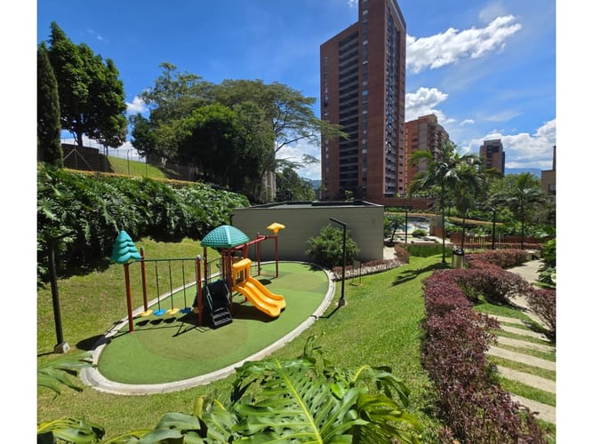 Apartamento en venta en Los Naranjos, Medellín · foto 15 de 17