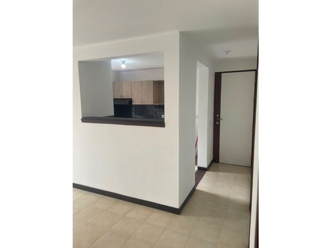 Apartamento de 2 alcobas en venta en Loma De San Julian, Medellín, 61 m² · foto 2 de 12