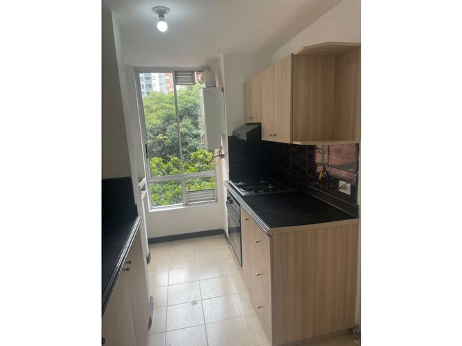 Apartamento de 2 alcobas en venta en Loma De San Julian, Medellín, 61 m² · foto 3 de 12