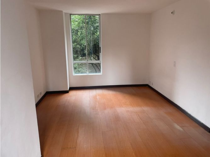 Apartamento de 2 alcobas en venta en Loma De San Julian, Medellín, 61 m² · foto 4 de 12