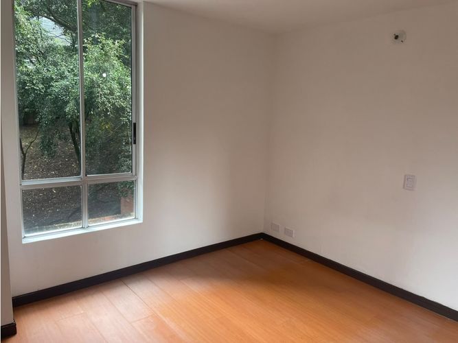 Apartamento de 2 alcobas en venta en Loma De San Julian, Medellín, 61 m² · foto 7 de 12