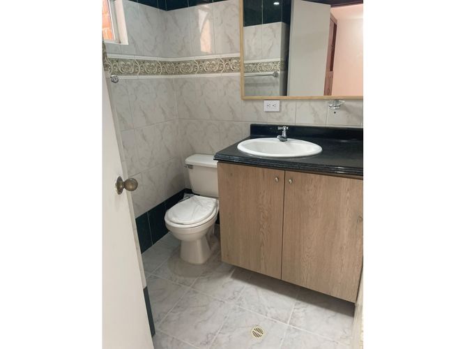 Apartamento de 2 alcobas en venta en Loma De San Julian, Medellín, 61 m² · foto 9 de 12