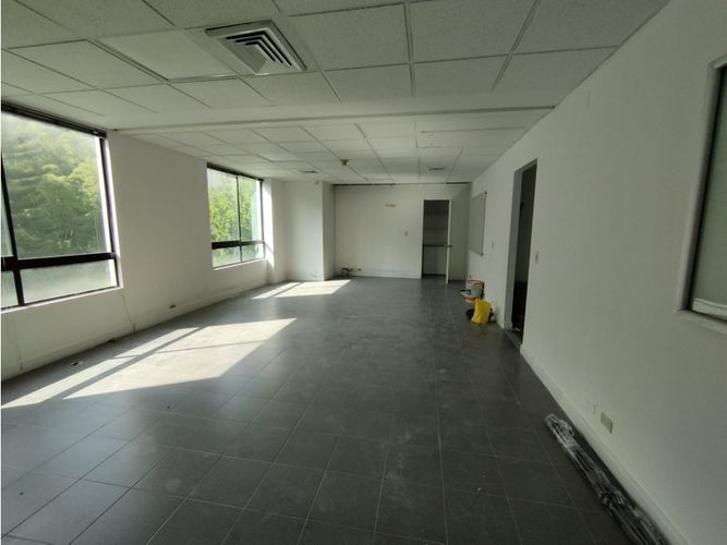 Oficina en venta en La Aguacatala, Medellín, 39 m² · foto 3 de 4