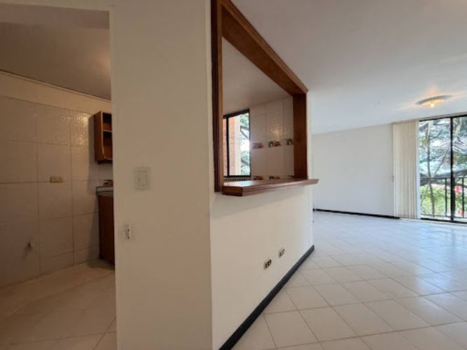 Apartamento de 3 alcobas en venta en Loma De Las Brujas, Envigado, 92 m² · foto 3 de 16
