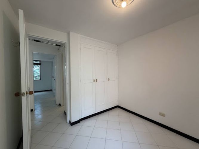 Apartamento de 3 alcobas en venta en Loma De Las Brujas, Envigado, 92 m² · foto 5 de 16