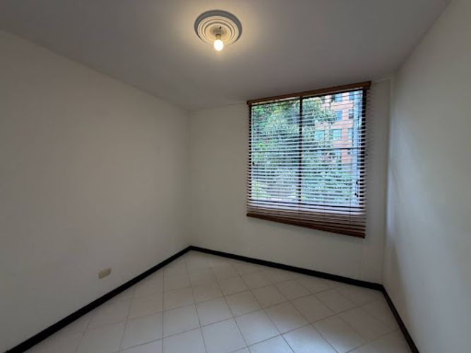 Apartamento de 3 alcobas en venta en Loma De Las Brujas, Envigado, 92 m² · foto 7 de 16