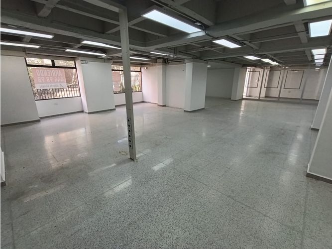 Local en venta en La Pilarica, Medellín, 285 m² · foto 3 de 10