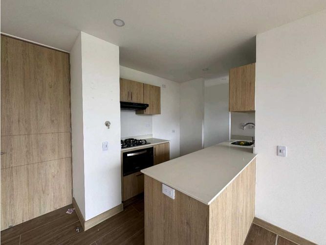 Apartamento de 2 alcobas en venta en Centro, Rionegro, 65 m² · foto 5 de 12