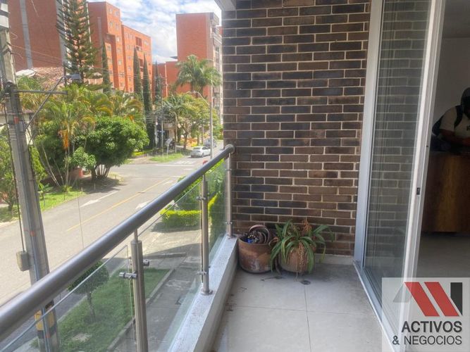 Apartamento de 3 alcobas en venta en La Castellana, Medellín, 217 m² · foto 2 de 24