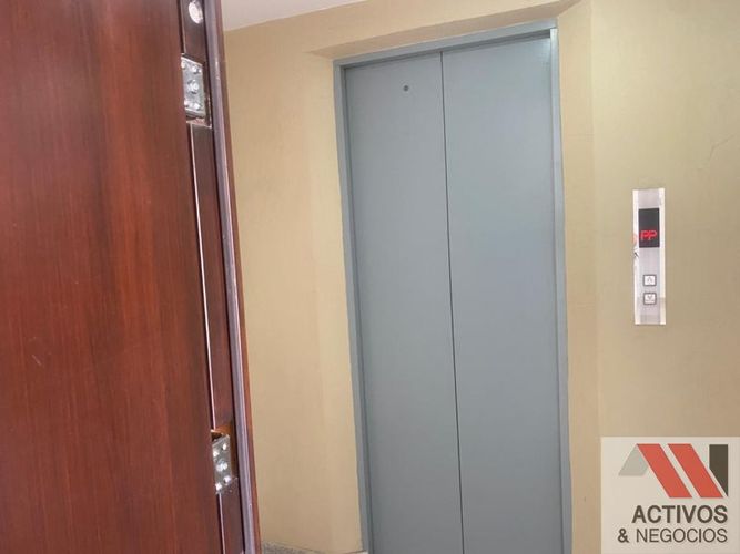 Apartamento de 3 alcobas en venta en La Castellana, Medellín, 217 m² · foto 3 de 24