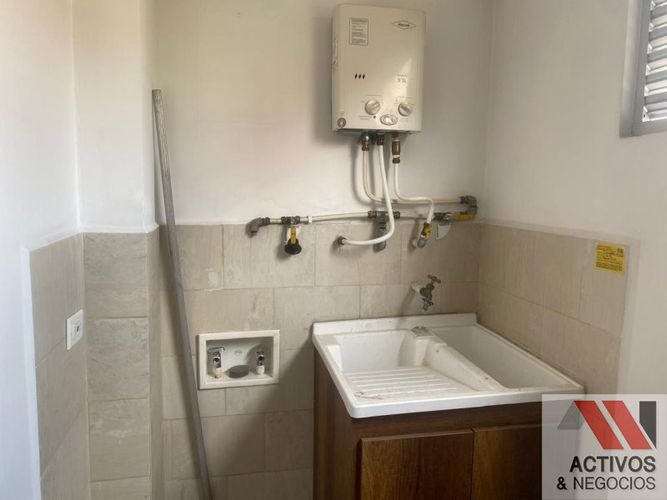 Apartamento de 3 alcobas en venta en La Castellana, Medellín, 217 m² · foto 8 de 24