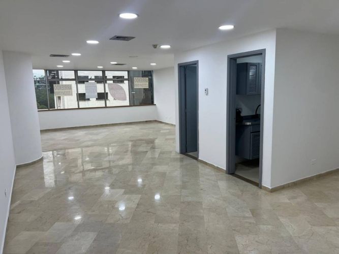 Oficina en arriendo en El Poblado, Medellín, 64 m² · foto 3 de 14