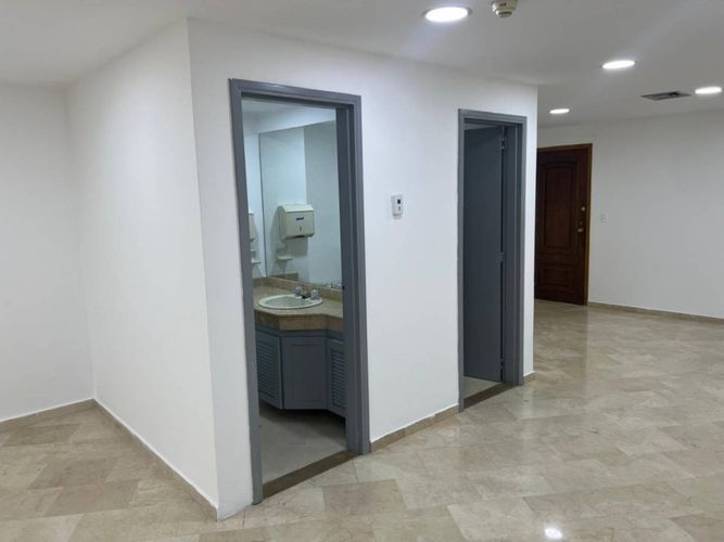 Oficina en arriendo en El Poblado, Medellín, 64 m² · foto 11 de 14