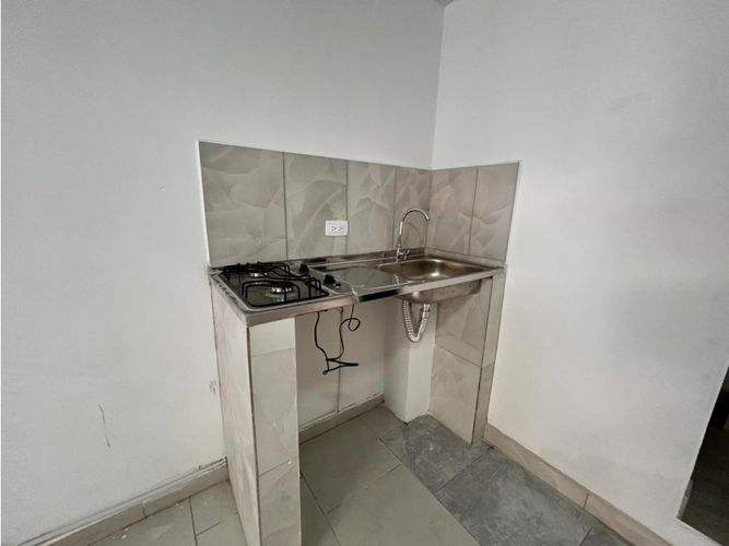 Local en arriendo en Florida Nueva, Medellín, 25 m² · foto 4 de 7