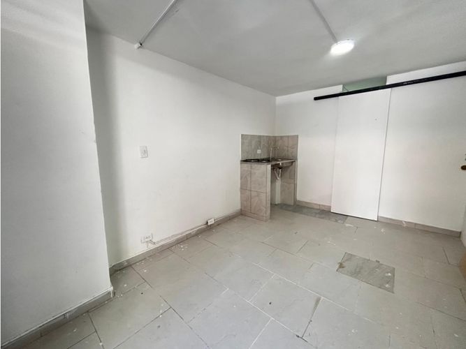 Local en arriendo en Florida Nueva, Medellín, 25 m² · foto 5 de 7