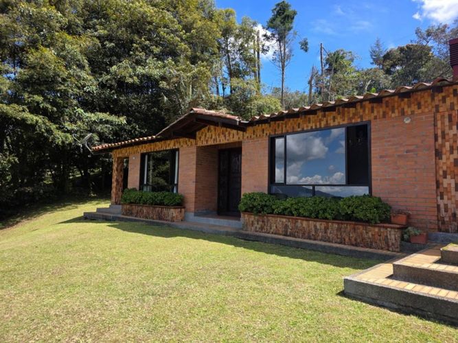 Casa de 3 alcobas en venta en Loma De La Doctora, Sabaneta, 260 m² · foto 8 de 11