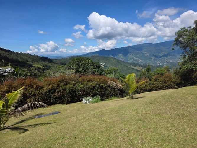 Casa de 3 alcobas en venta en Loma De La Doctora, Sabaneta, 260 m² · foto 9 de 11