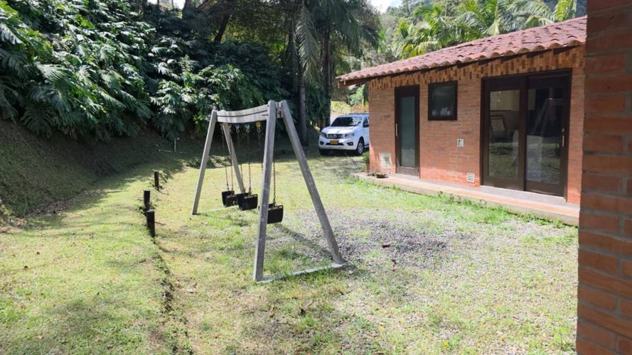Casa de 3 alcobas en venta en Loma De La Doctora, Sabaneta, 260 m² · foto 10 de 11