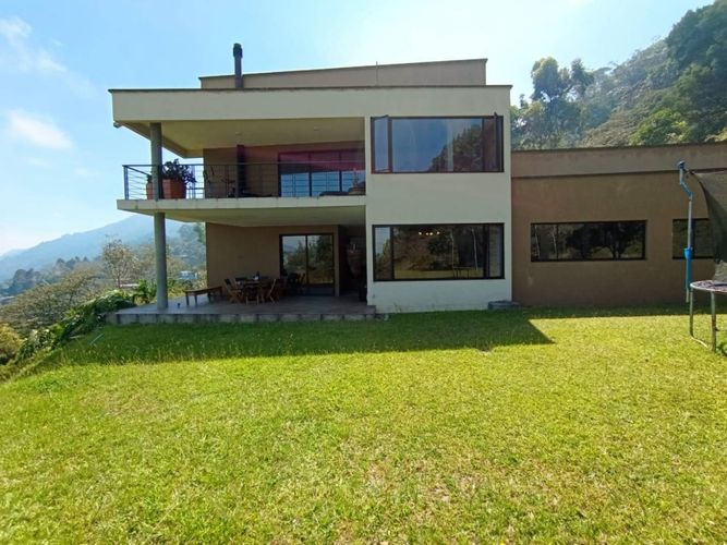Casa de 4 alcobas en venta en Las Palmas, Medellín, 555 m² · foto 2 de 24