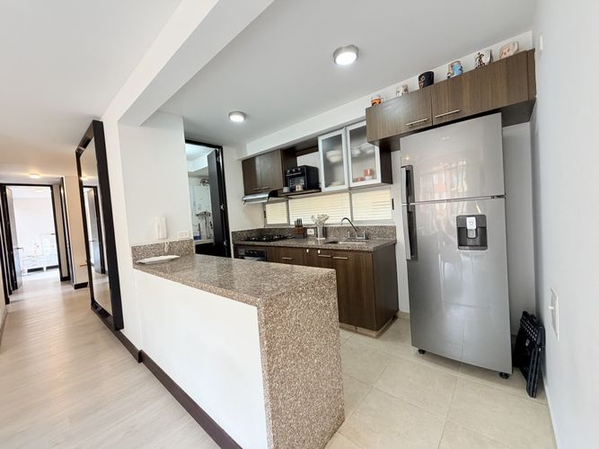 Apartamento de 3 alcobas en venta en Zuria, Madrid, 84 m² · foto 3 de 16