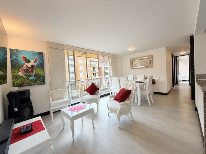 Apartamento de 3 alcobas en venta en Zuria, Madrid, 84 m² · foto 2 de 16