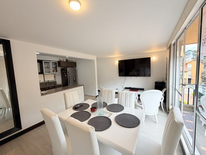 Apartamento de 3 alcobas en venta en Zuria, Madrid, 84 m² · foto 6 de 16