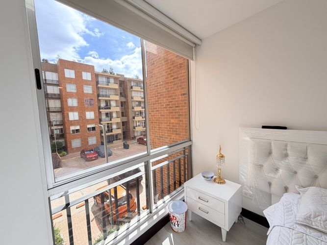 Apartamento de 3 alcobas en venta en Zuria, Madrid, 84 m² · foto 16 de 16