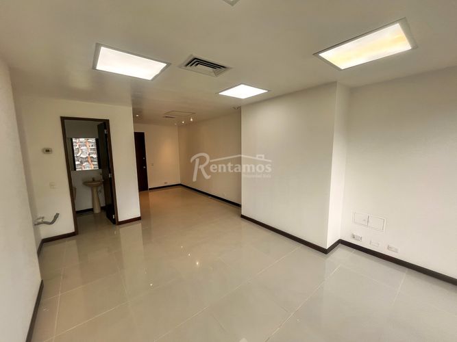 Oficina en arriendo en El Tesoro, Medellín, 34 m² · foto 20 de 20