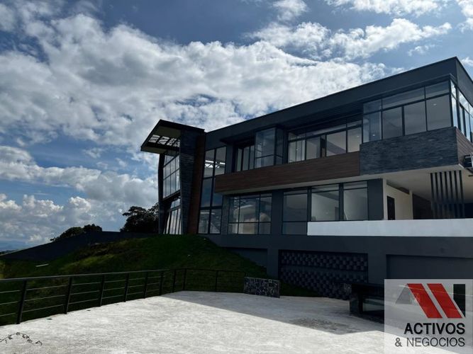Casa de 5 alcobas en venta en El Poblado, Medellín · foto 4 de 20