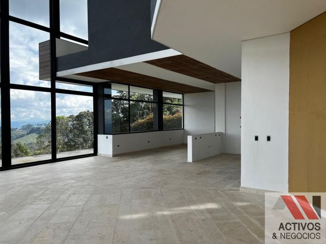 Casa de 5 alcobas en venta en El Poblado, Medellín · foto 8 de 20