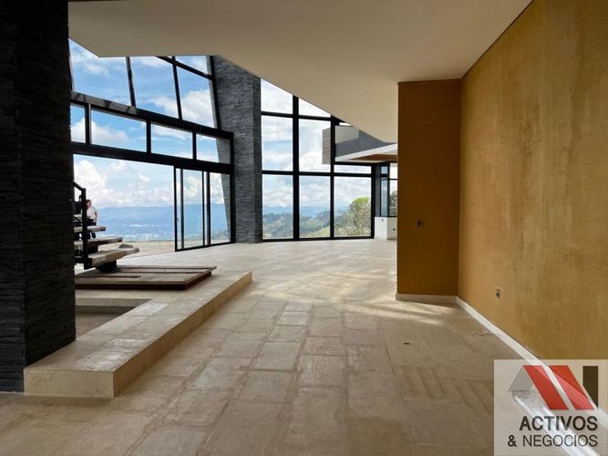 Casa de 5 alcobas en venta en El Poblado, Medellín · foto 9 de 20