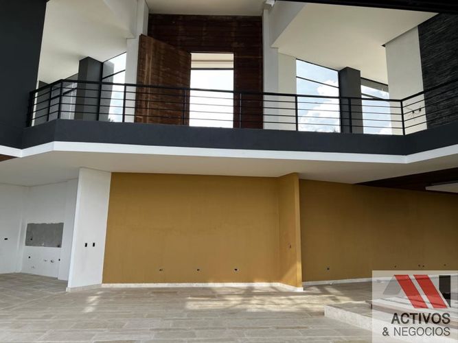 Casa de 5 alcobas en venta en El Poblado, Medellín · foto 10 de 20