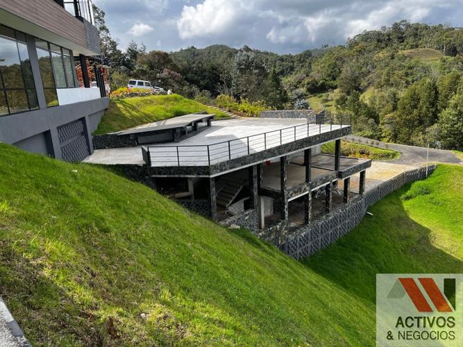 Casa de 5 alcobas en venta en El Poblado, Medellín · foto 11 de 20