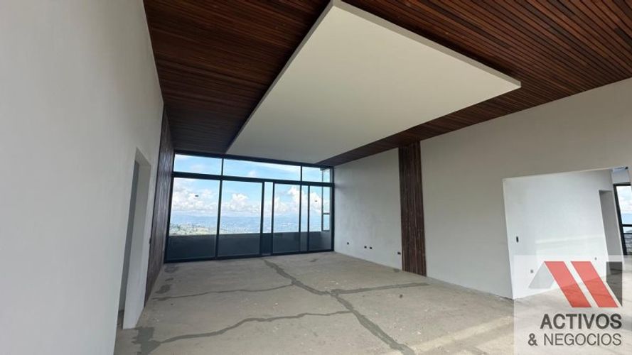 Casa de 5 alcobas en venta en El Poblado, Medellín · foto 13 de 20