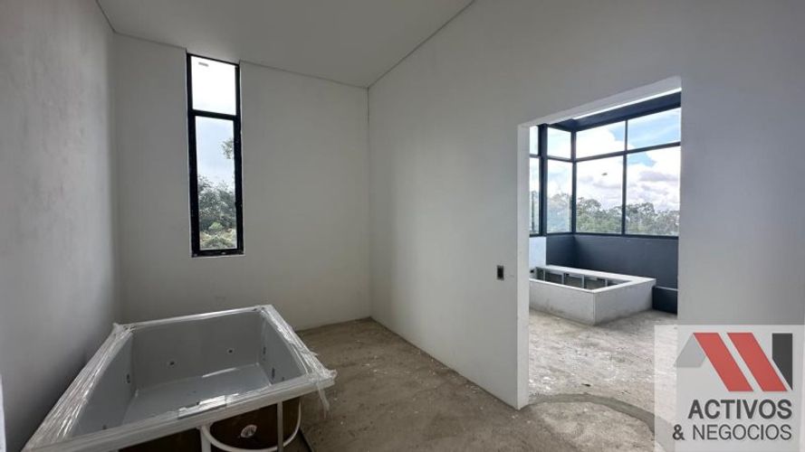 Casa de 5 alcobas en venta en El Poblado, Medellín · foto 14 de 20