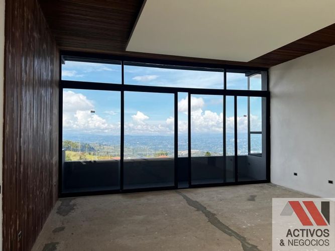 Casa de 5 alcobas en venta en El Poblado, Medellín · foto 15 de 20