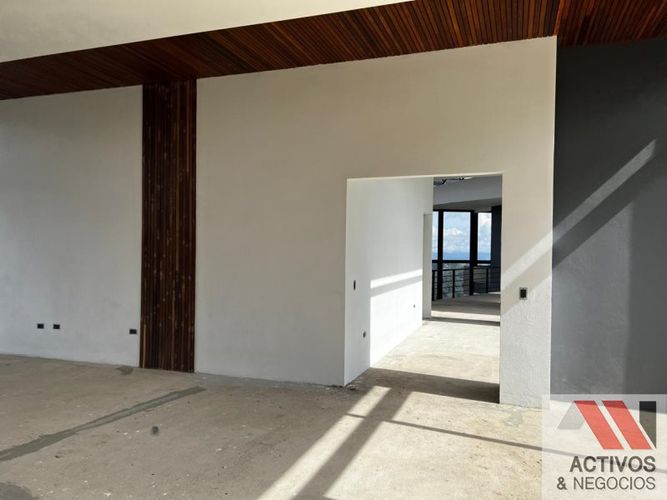 Casa de 5 alcobas en venta en El Poblado, Medellín · foto 19 de 20