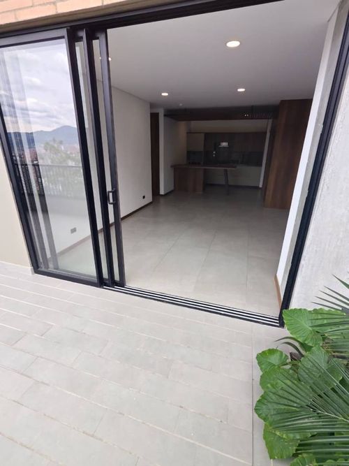 Apartamento de 2 alcobas en arriendo en El Poblado, Medellín, 80 m² · foto 13 de 15