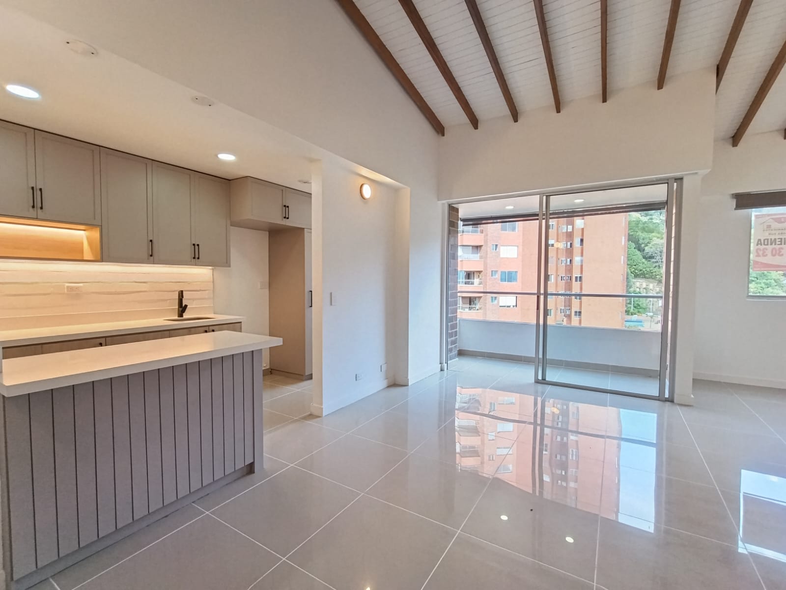 1BR Apartment in Loma del Esmeraldal (64 m²)