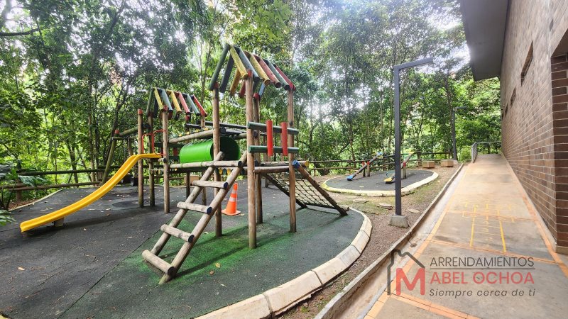 Apartamento en arriendo en Uribe Angel, Envigado · foto 23 de 24