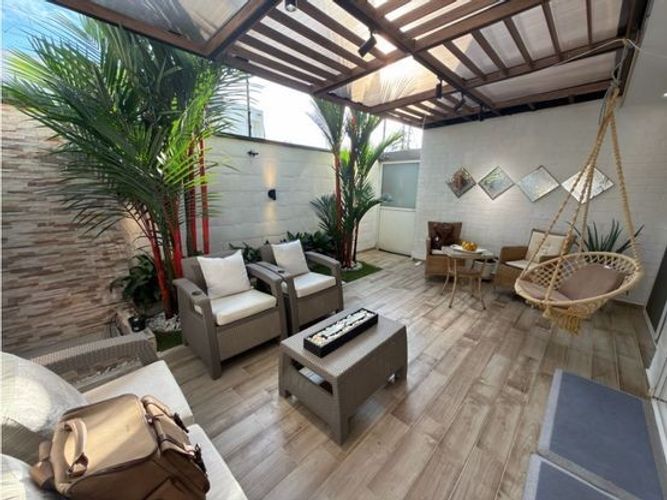 Casa de 3 alcobas en venta en El Castillo, Jamundí, 240 m² · foto 3 de 24