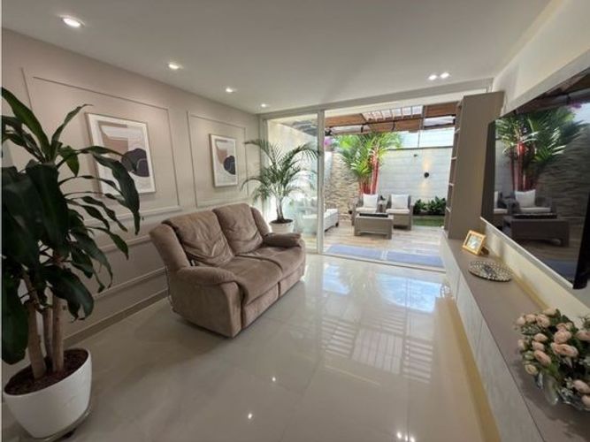 Casa de 3 alcobas en venta en El Castillo, Jamundí, 240 m² · foto 5 de 24