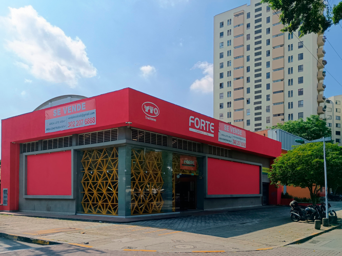 Local en venta en Prados Del Norte, Cali, 450 m² · foto 2 de 17