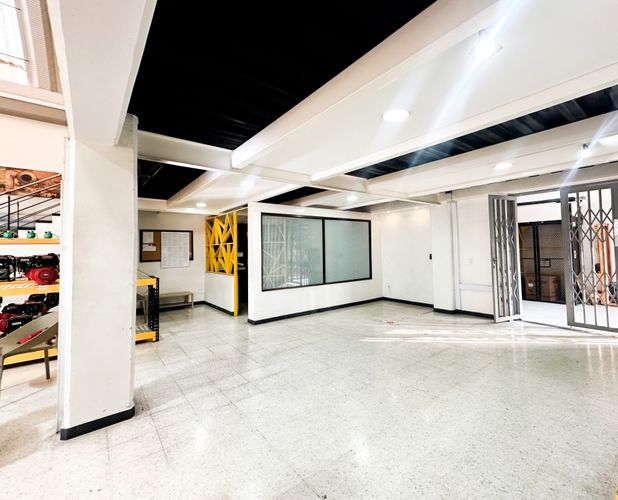 Local en venta en Prados Del Norte, Cali, 450 m² · foto 6 de 17